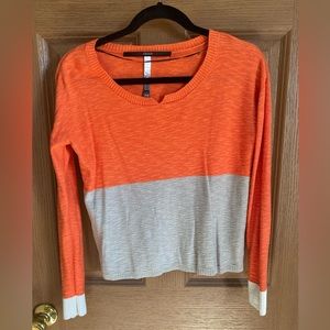 Kensie XS orange and tan colorblock sweater.